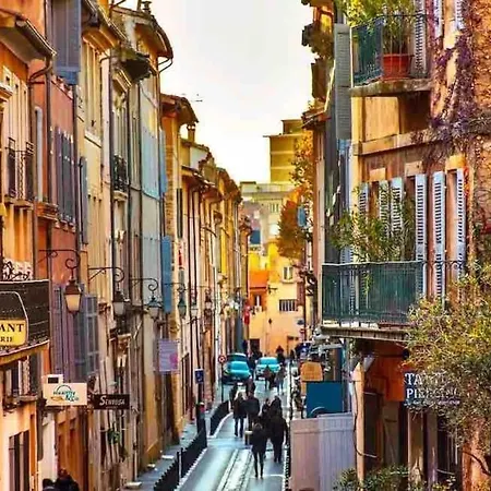 Au Coeur D'aix Avec Balcon Et Parking *
